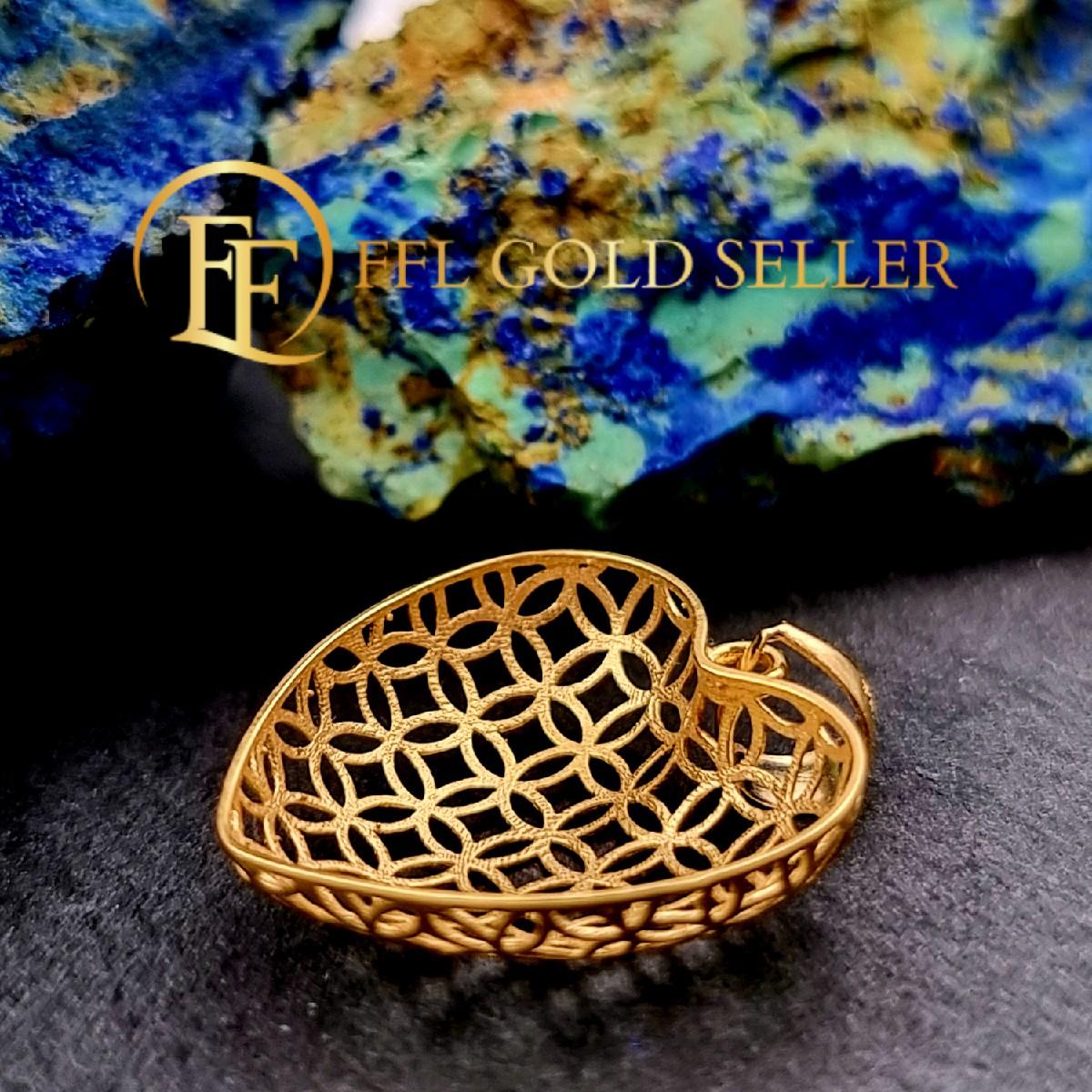 Big Heart Moneycatcher Gold Pendant