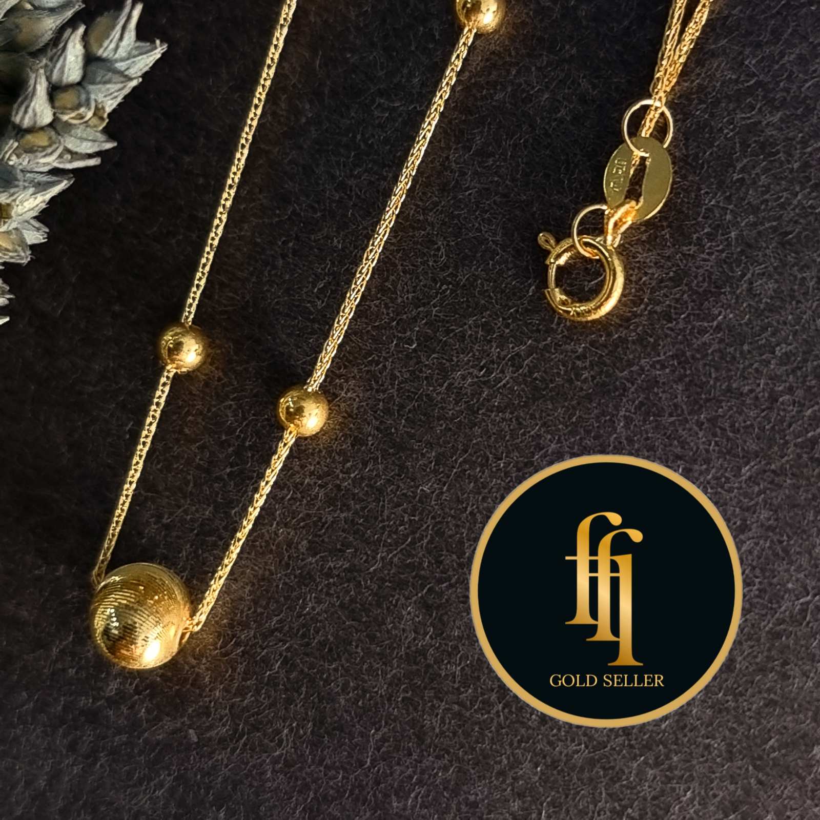 Cateye Station Centerchain Necklace