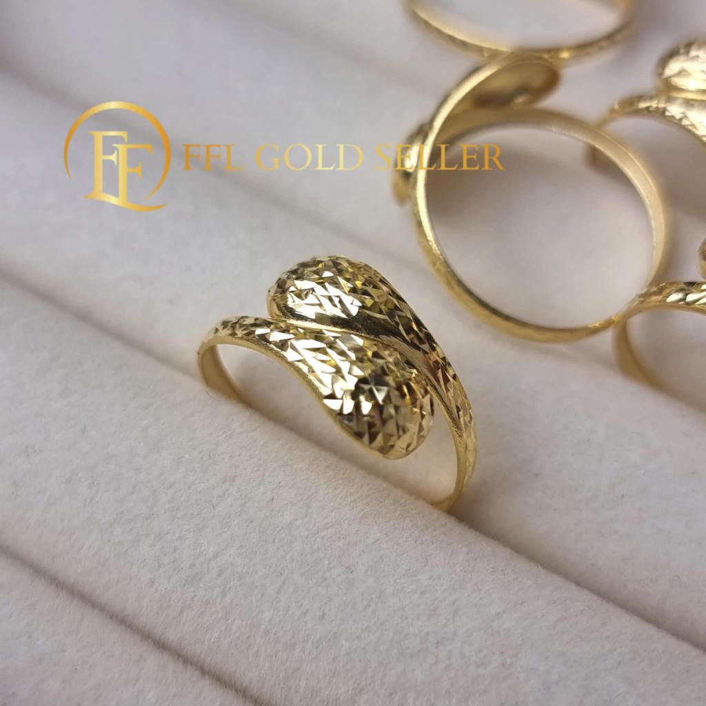 Diacut Teardrop Ring