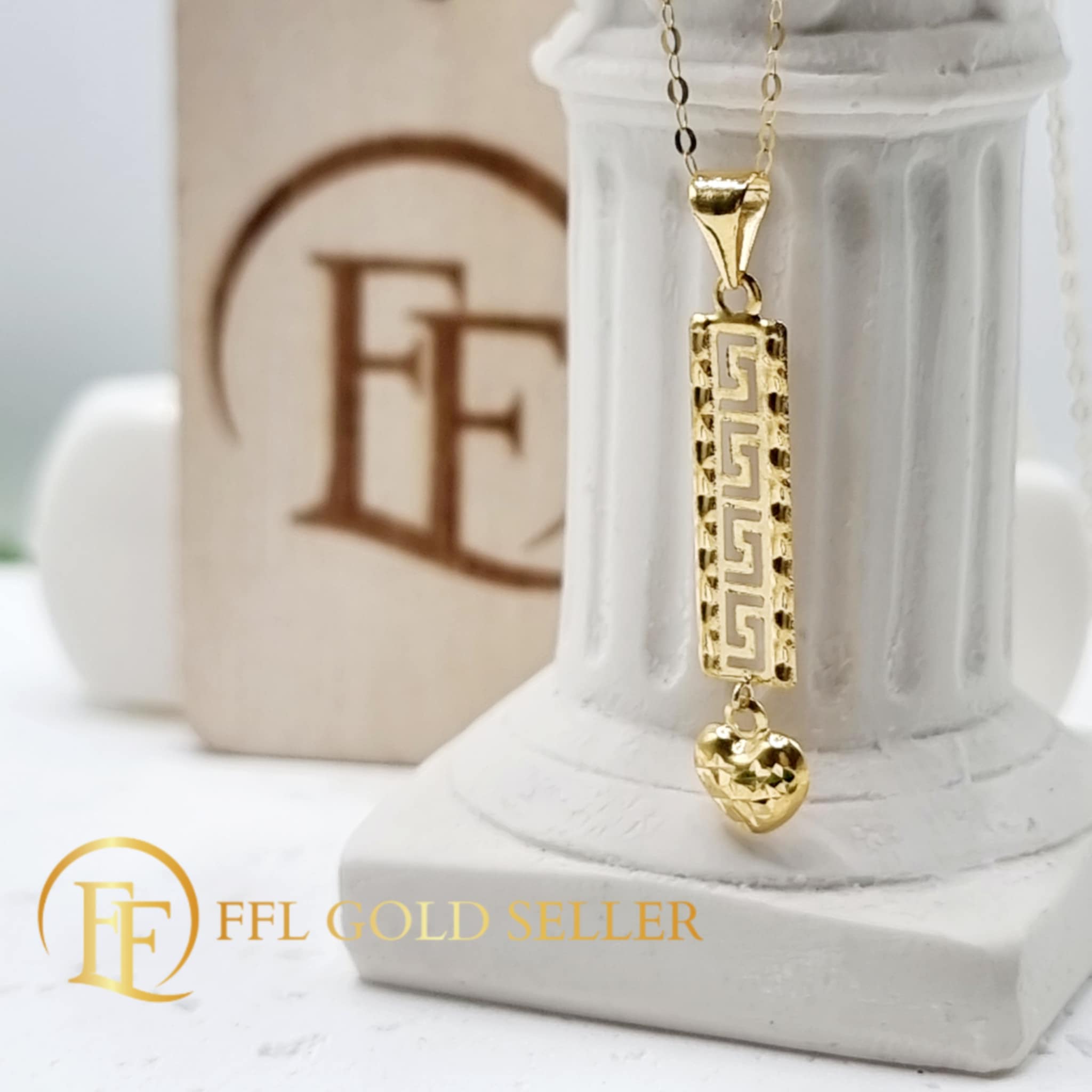 Bar with Dangling Heart Gold Pendant