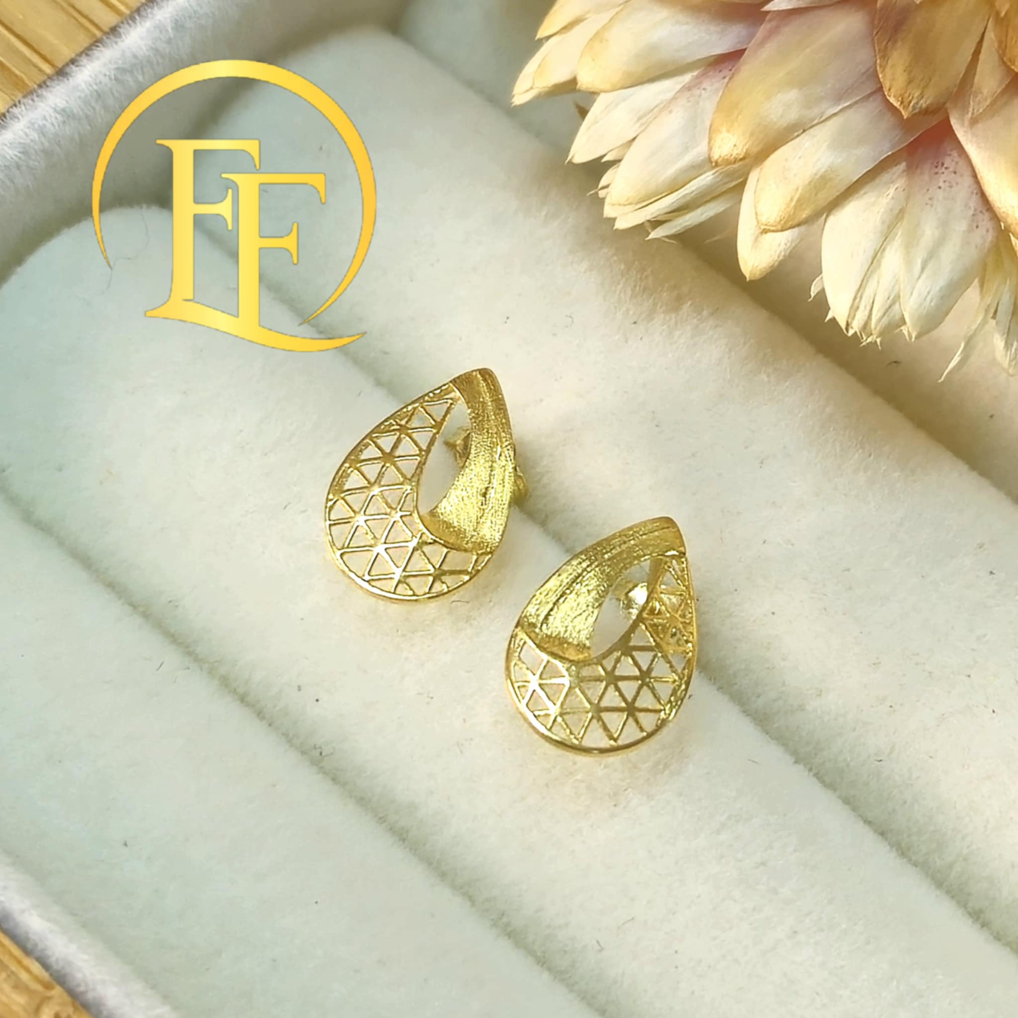 Net Tear Drop Stud Earring