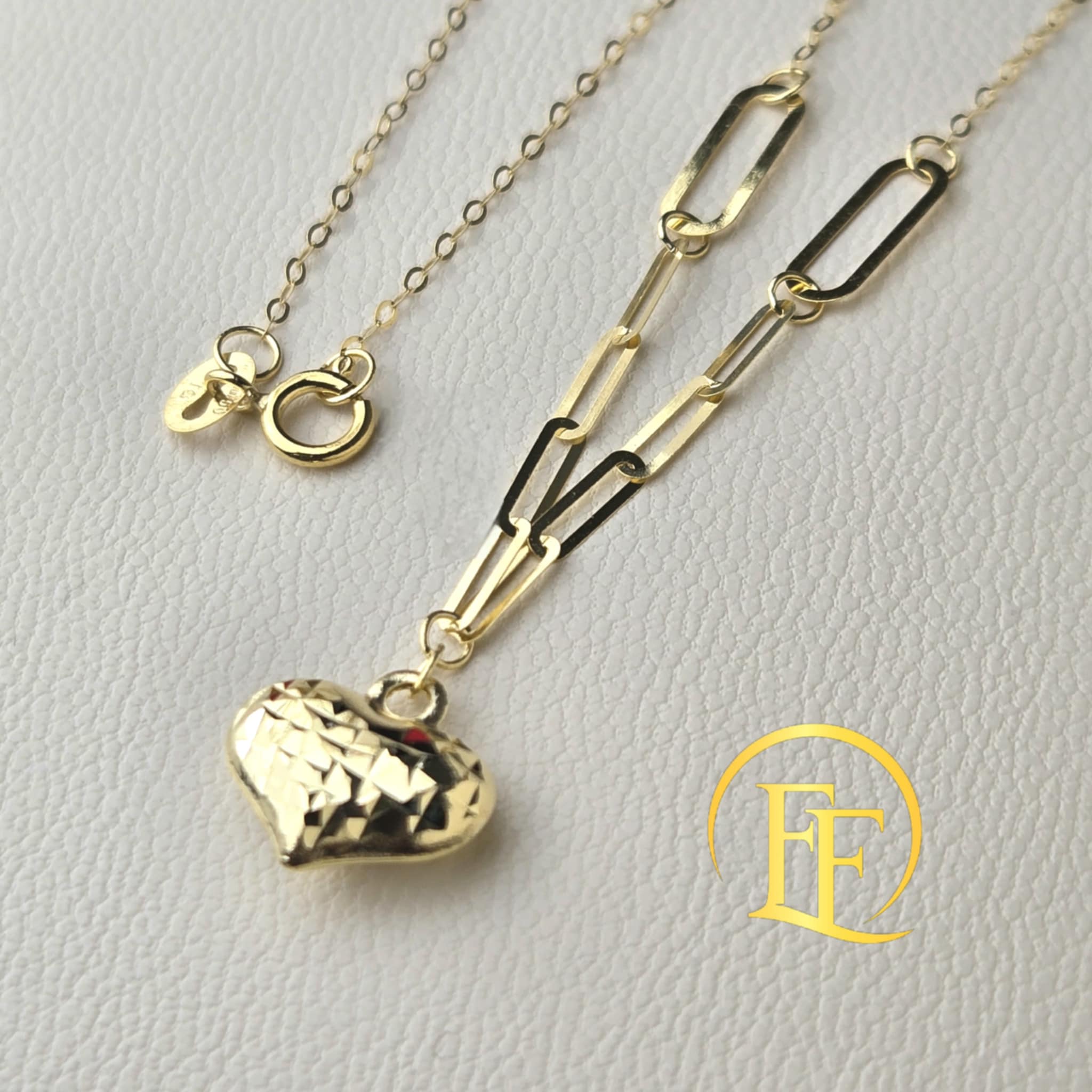Solid Diacut Heart Buo Paperclip Centerchain Necklace