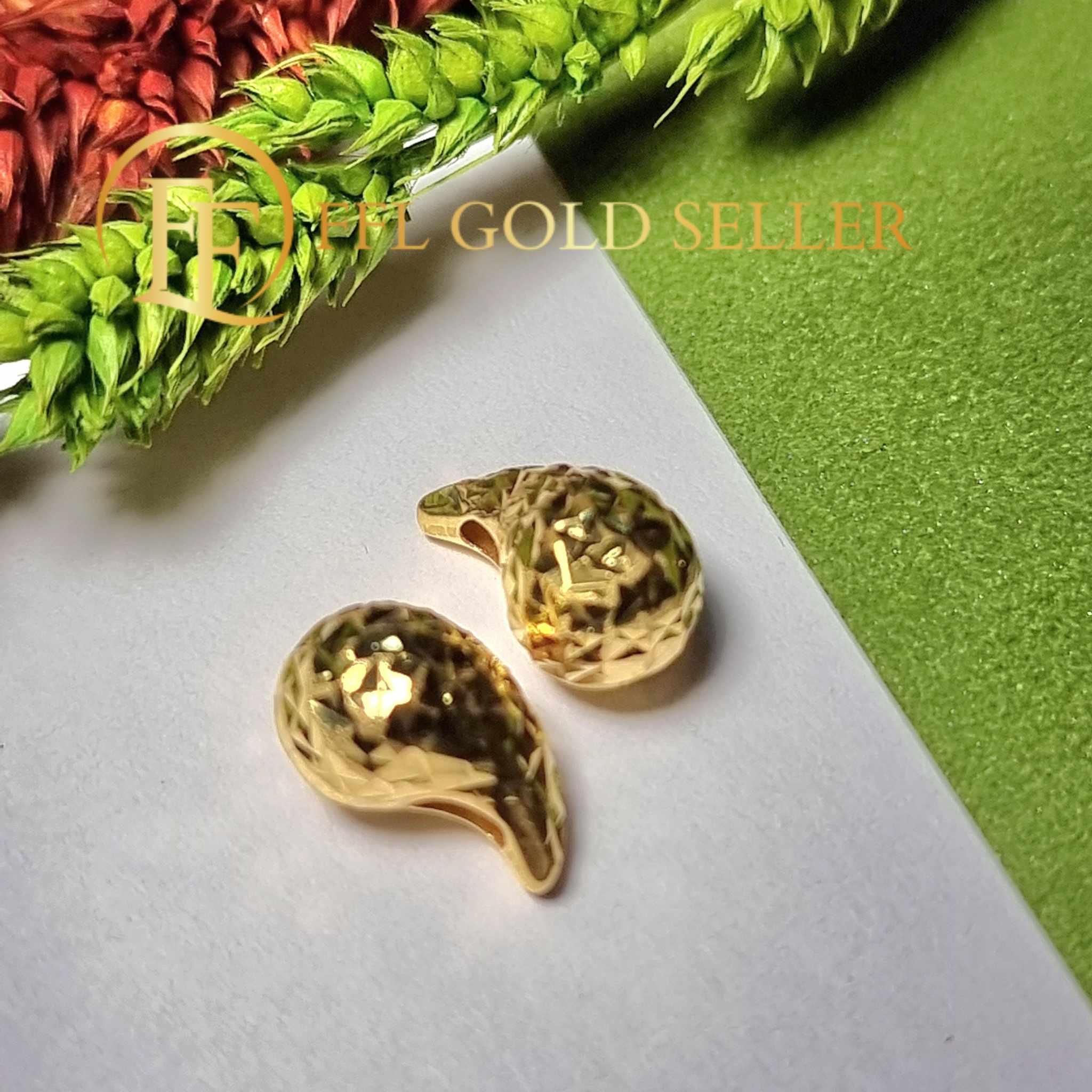 Tear Drop Diacut Gold Pendant